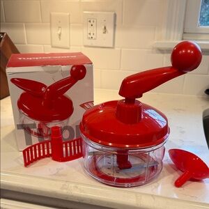Tupperware Quick Chef Hand-Powered Food Chopper - Never used, New In Box.